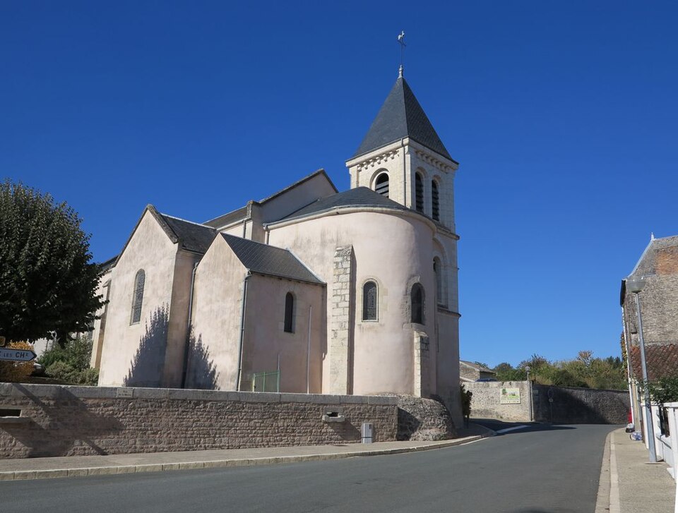 Le chevet de l'église Saint — Médard