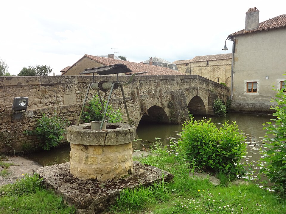Pressac, puits et pont