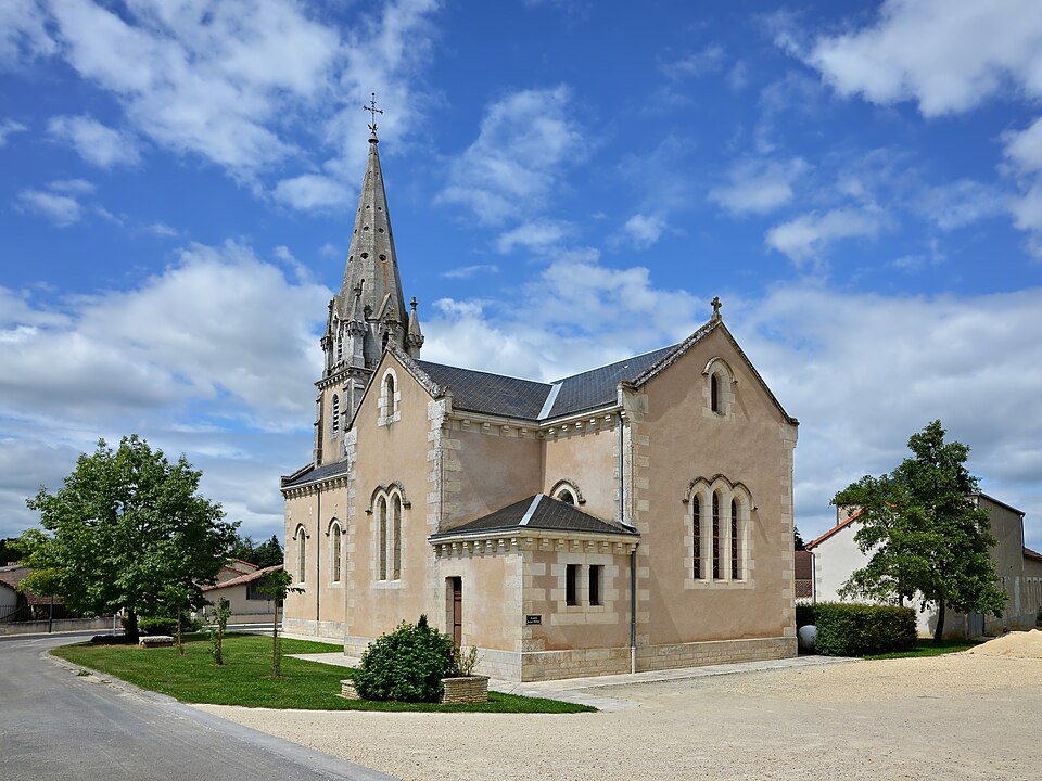 Saint — Gaudent 86 Église vue SE 2013
