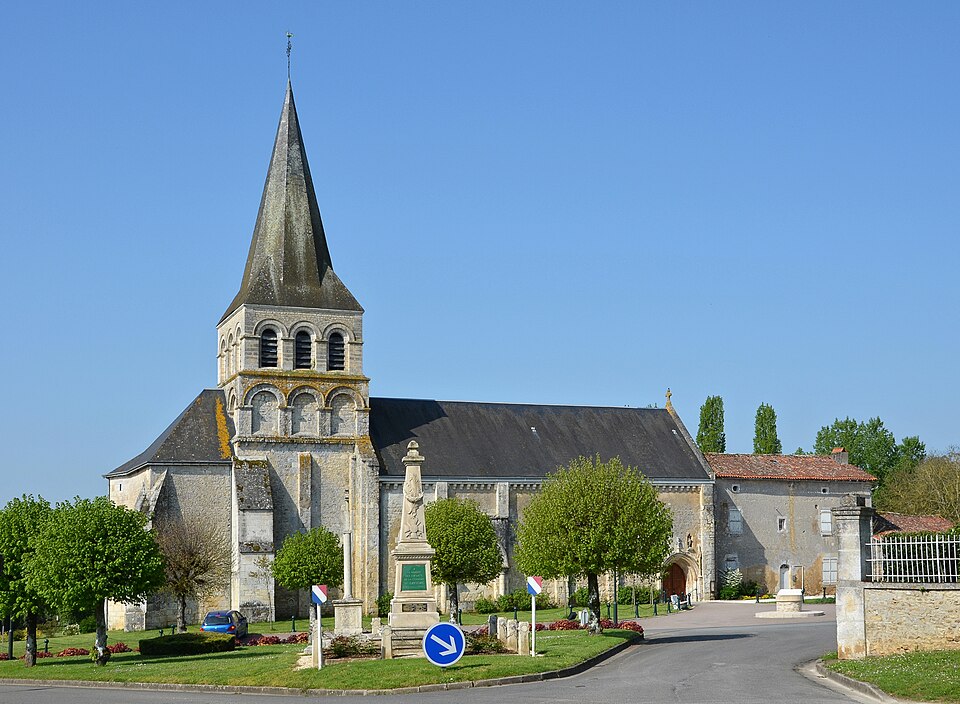Savigné 86 Église&monument 2013
