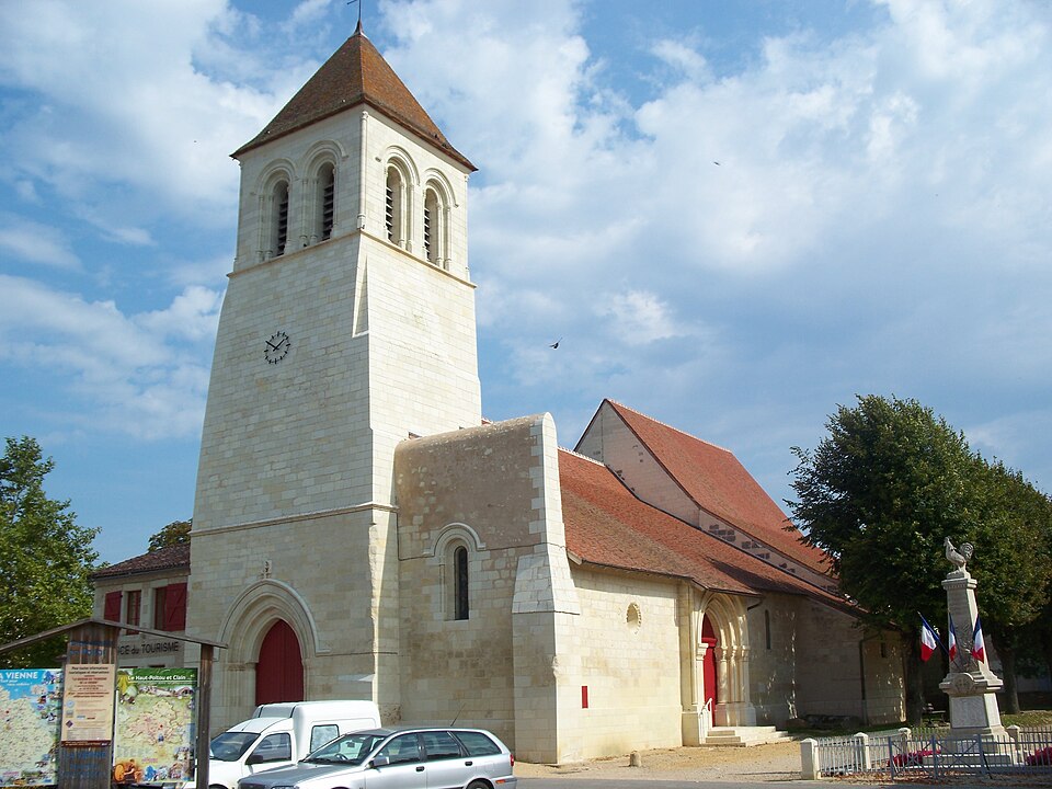 Église Saint — Aventin de Vendeuvre — du — Poitou
