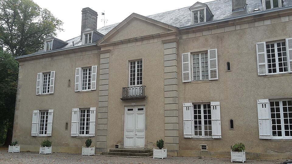Chateau — de — leymarie — facade — est