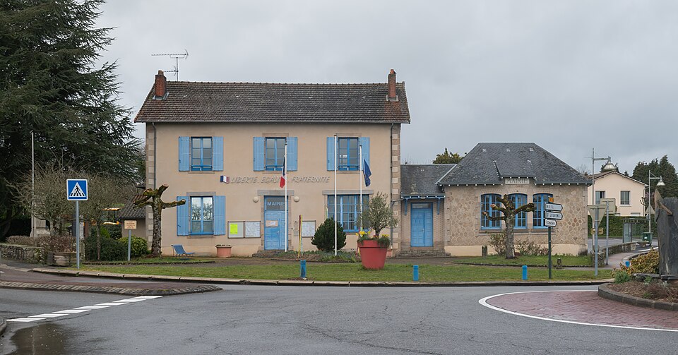 Town hall of Chaptelat (1)