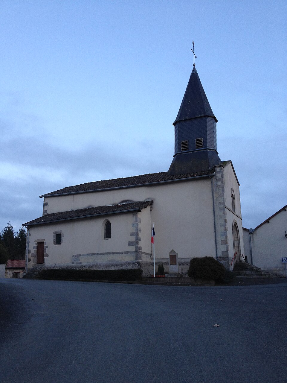 Église Saint — Pierre — aux — Liens de Lavignac