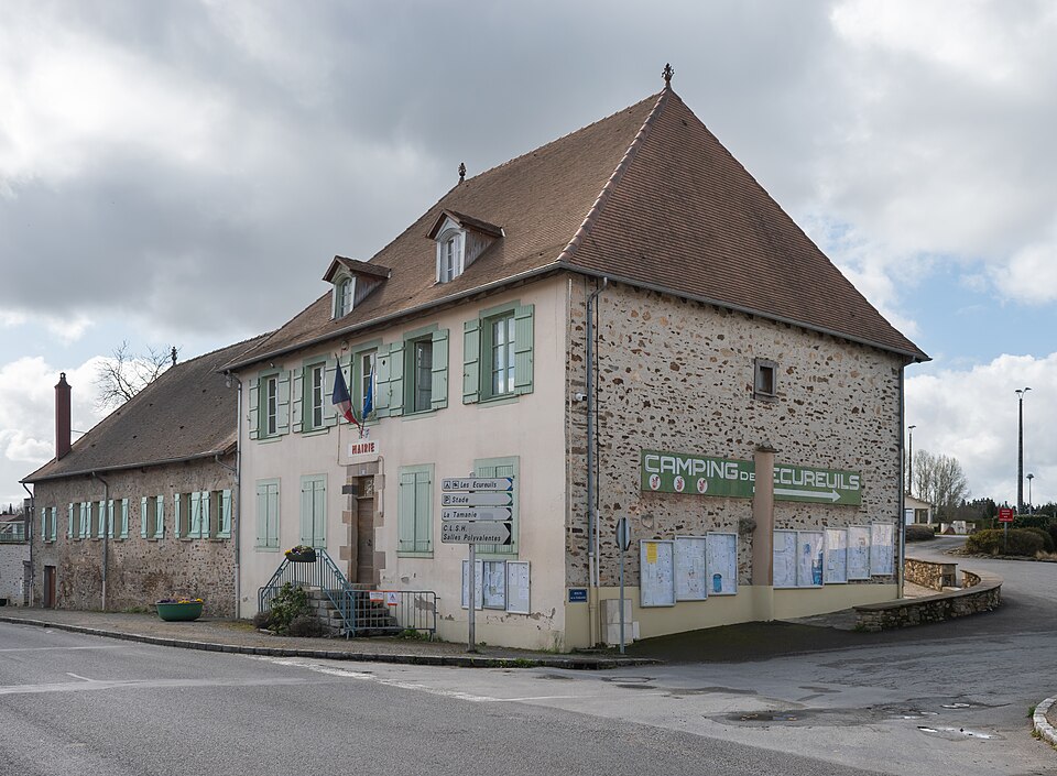 Town hall of Magnac — Bourg (1)