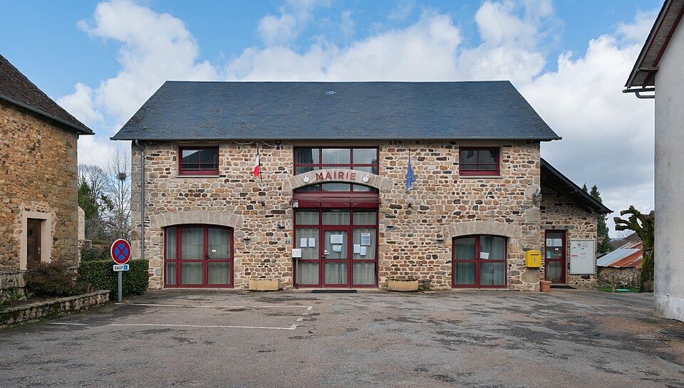 Town hall of La Porcherie (2)
