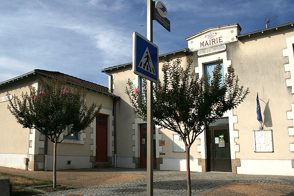 Saint — Bonnet — de — Bellac — mairie