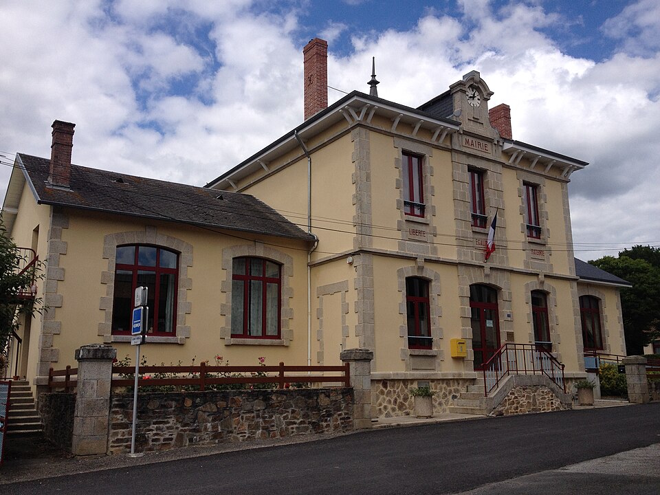 La mairie de Saint — Genest — sur — Roselle