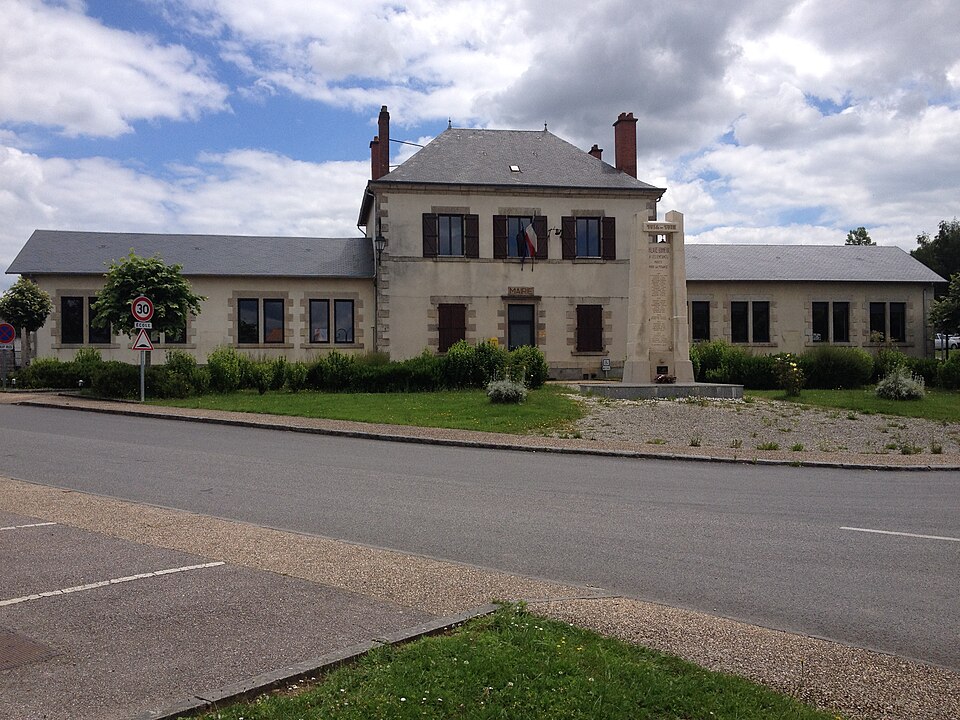 La mairie de Saint — Hilaire — Bonneval