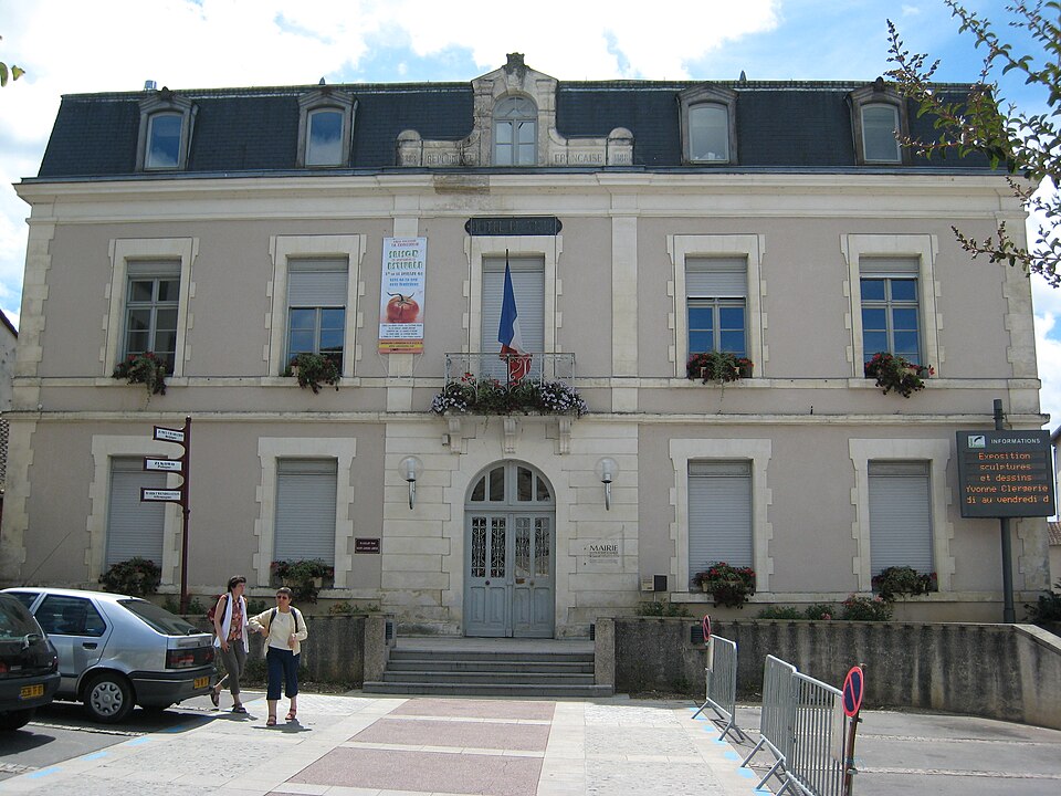 Hotel — de — ville — saint — junien — 87