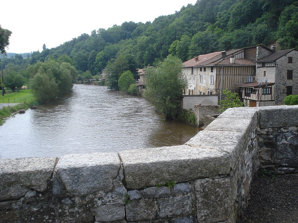 La Vienne à Pont — de — Noblat (Haute — Vienne, Fr)