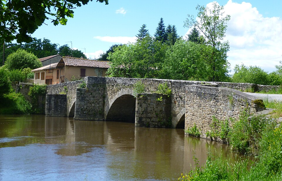Pont gothique St Ouen — sur — Gartempe