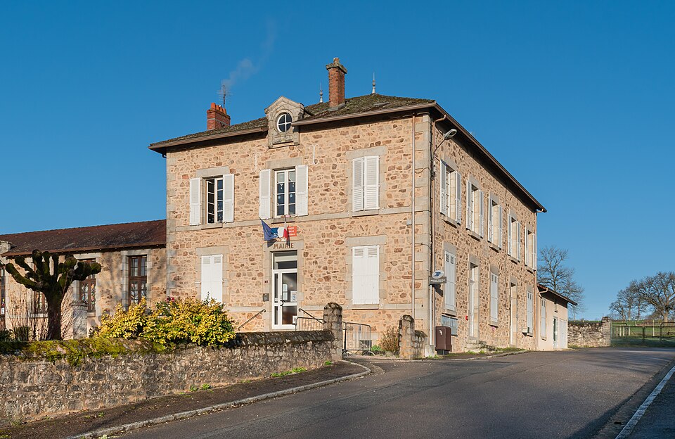 Town hall of St — Priest — Ligoure (1)