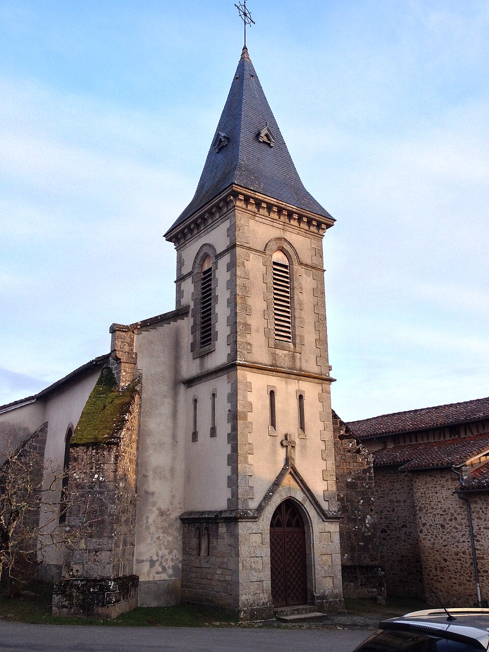 Le clocher de l'église de Saint — Priest — sous — Aixe