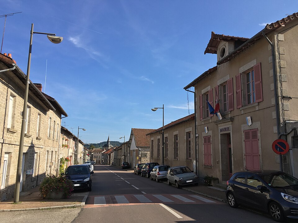 Le bourg de Sauviat — sur — Vige