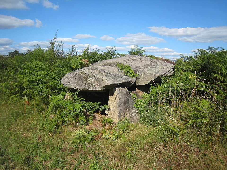 Dolmen Verneuil — sur — Vienne