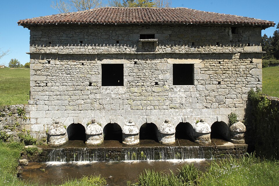 Veyrac Pont — colombier 096