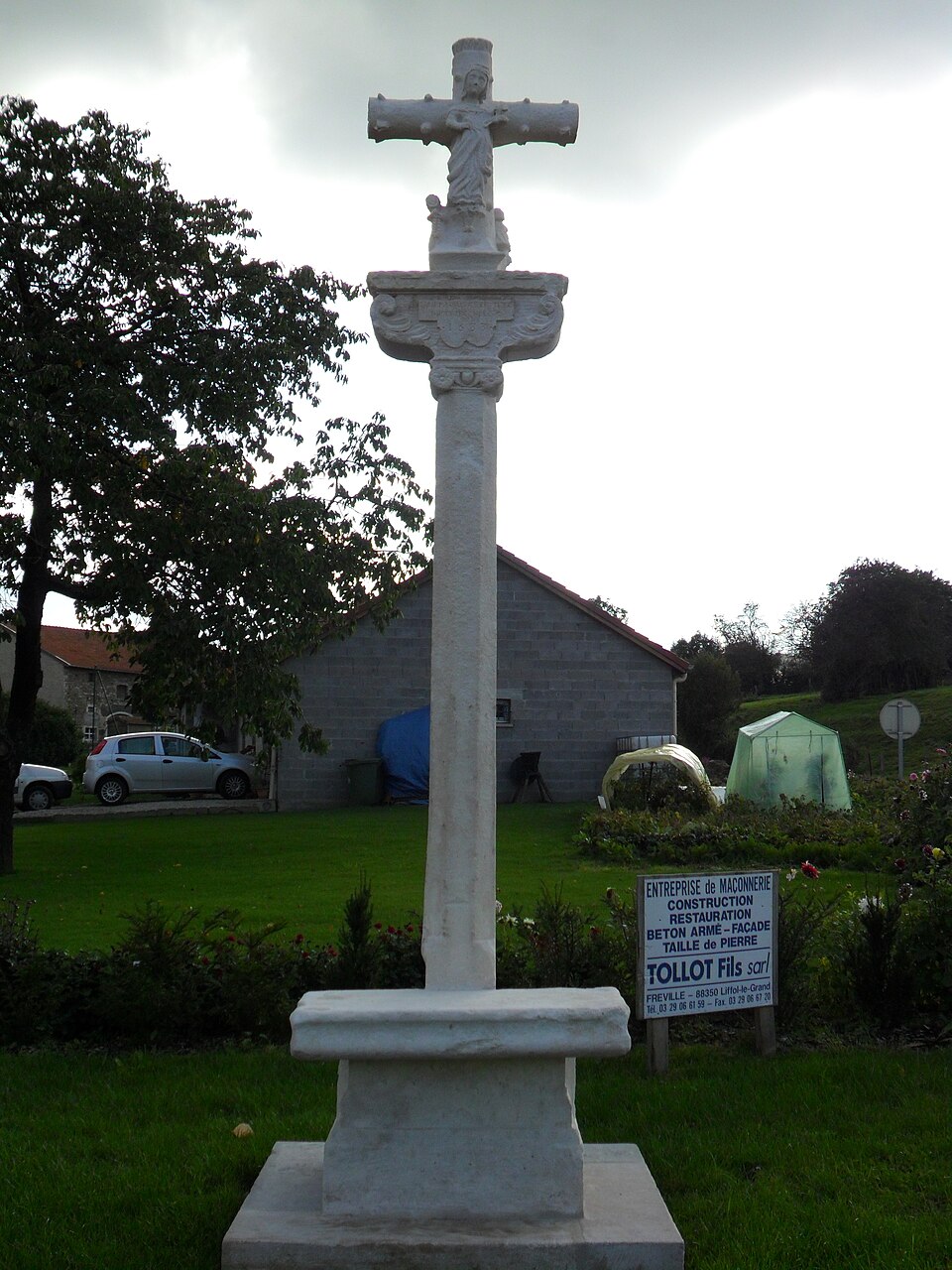 PA00107089.Croix de chemin de Balléville