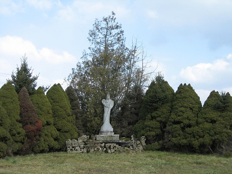 Bayecourt — statue