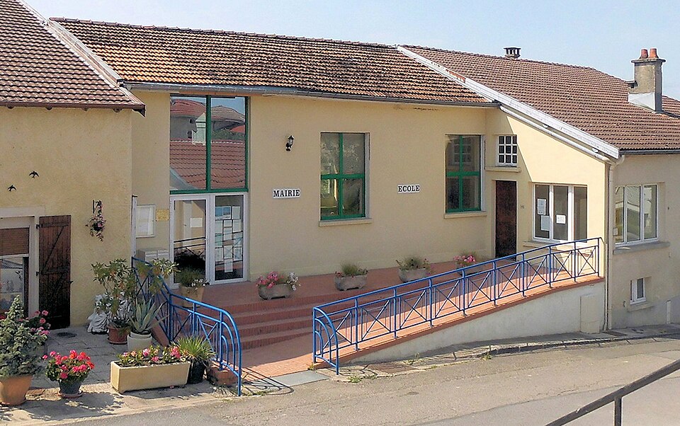 Esley, Mairie — école