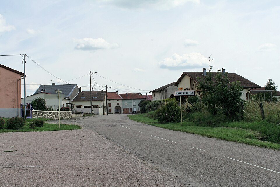 Haillainville, entrée du village
