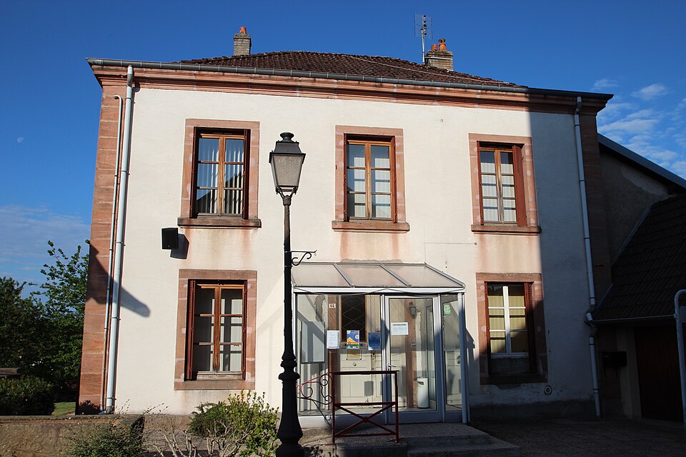 Mairie de Lépanges — sur — Vologne en mai 2014 — 1