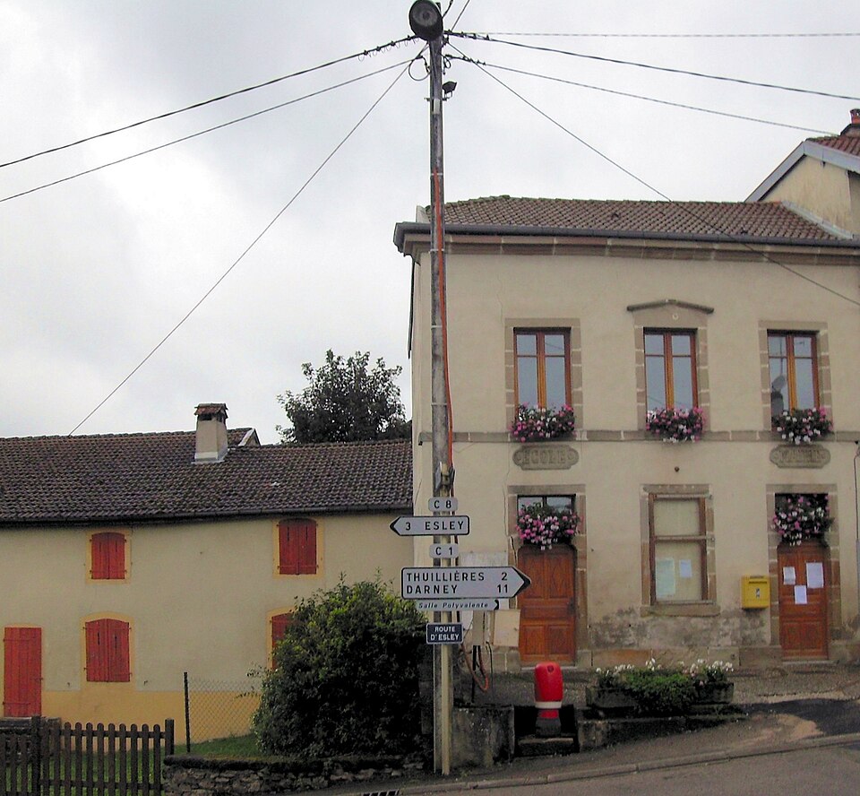 Monthureux — le — Sec, Mairie — école