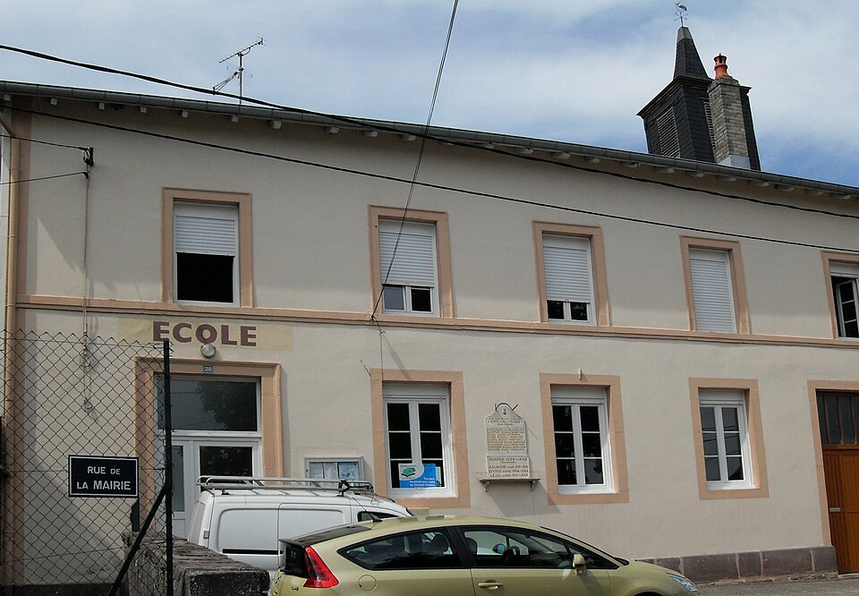 Le Roulier, Mairie — école