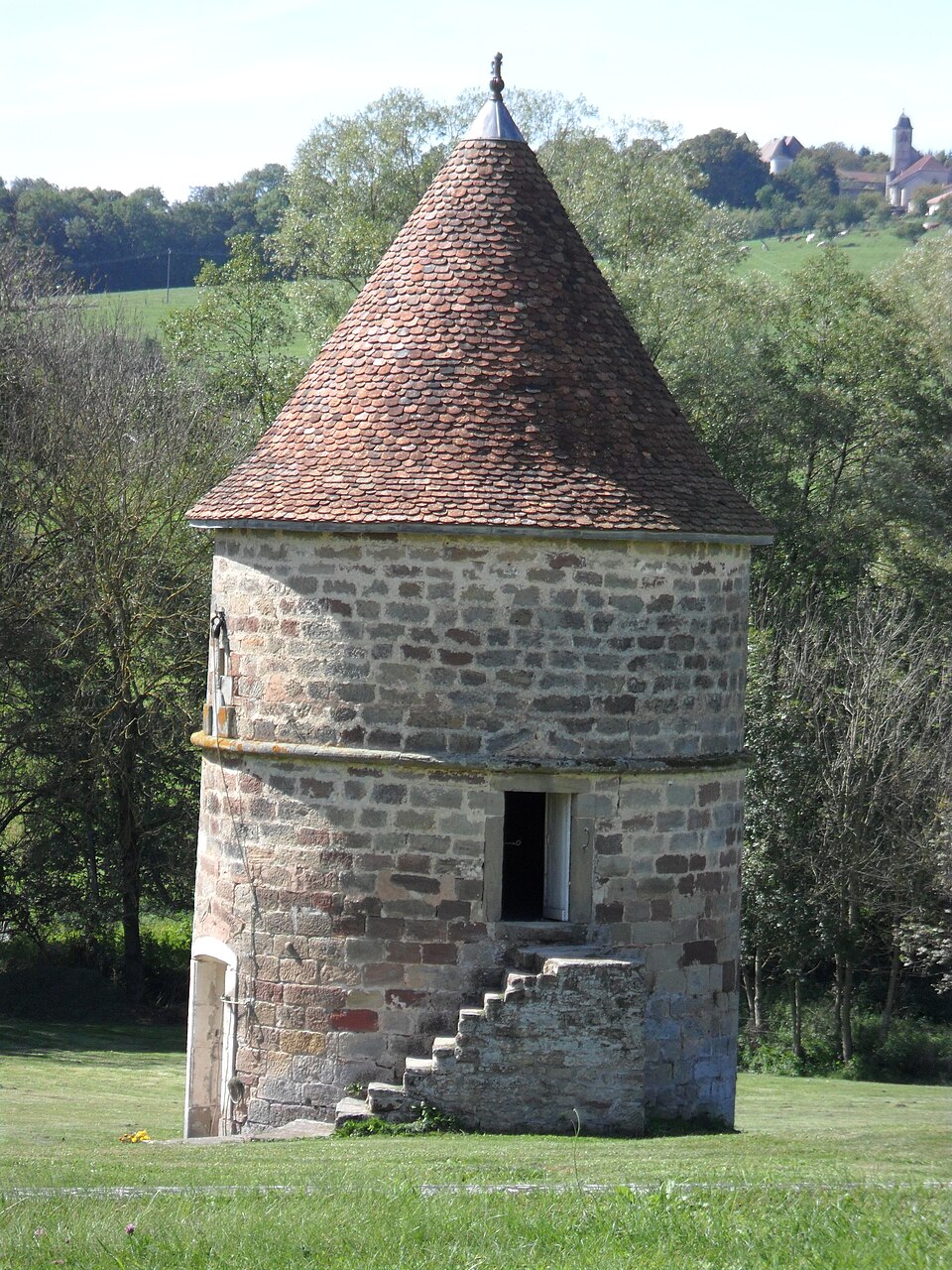 PA00107305.Château et son pigeonnier de Thuillières.pigeonnier