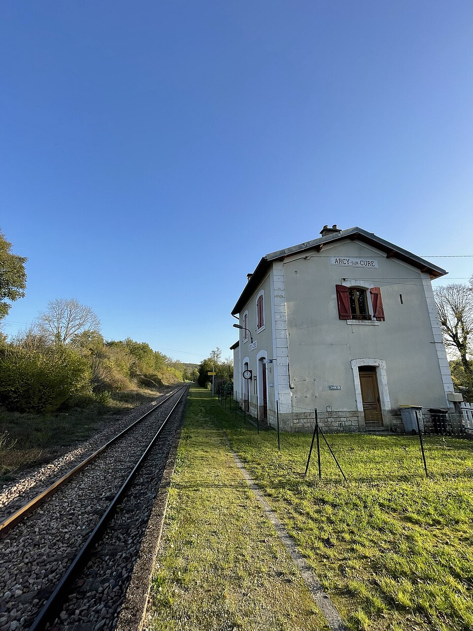 Ancien BV de la gare d'Arcy — sur — Cure