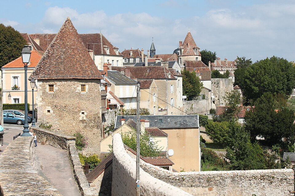 Avallon — Tour de l'Escharguet 1