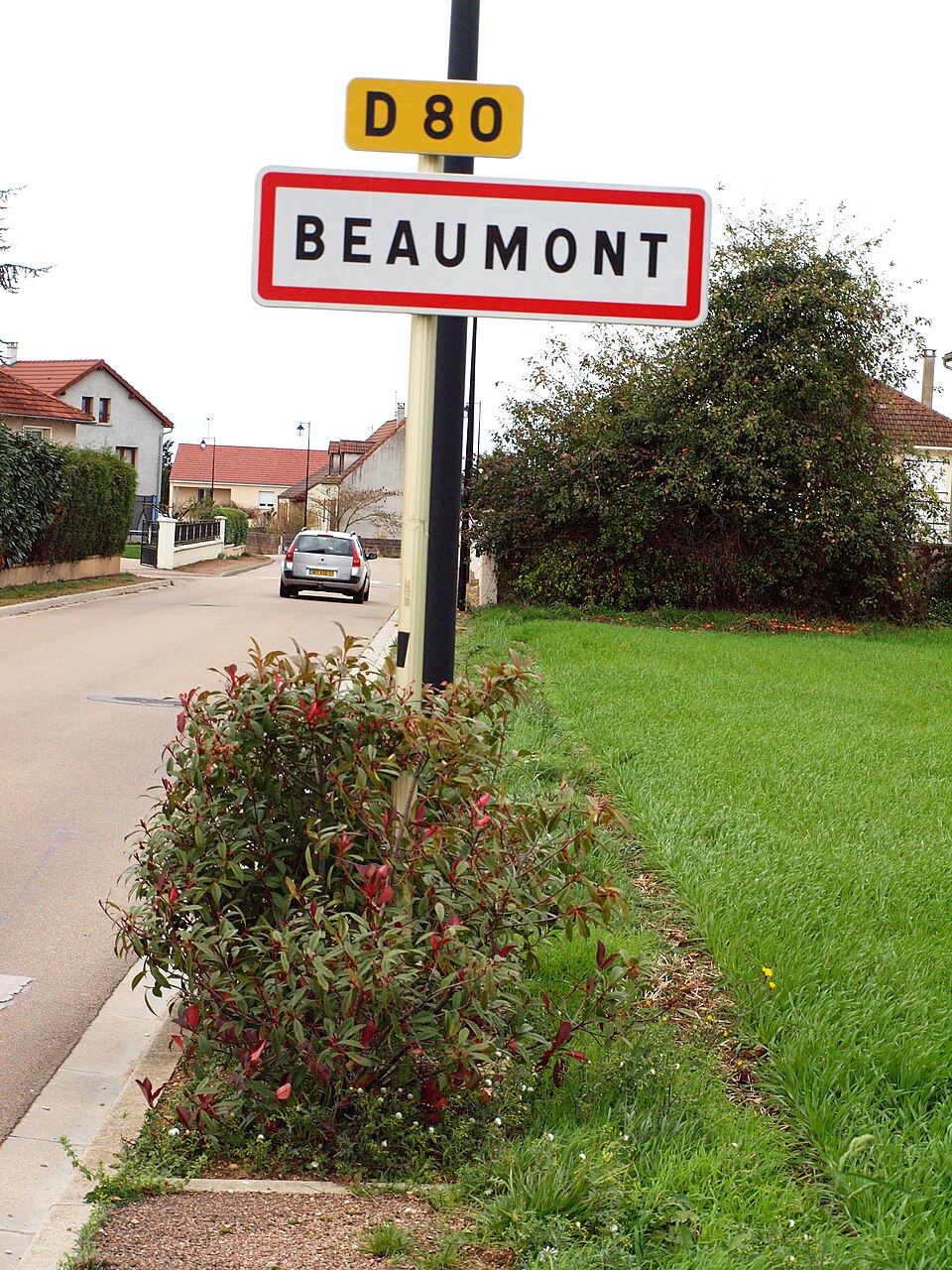 Beaumont — FR — 89 — panneau d'agglomération — 01
