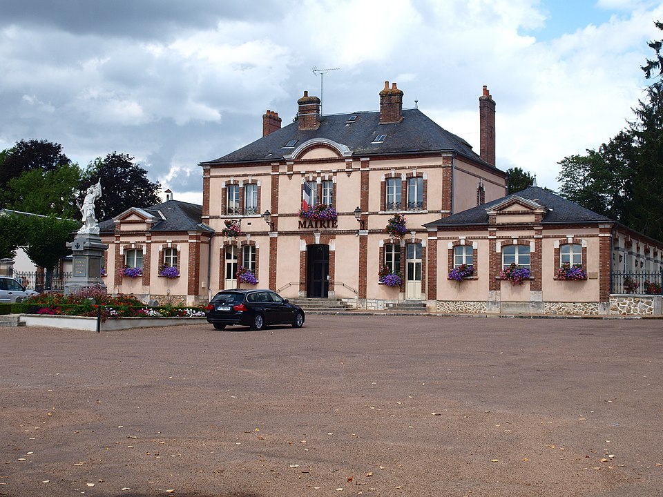 Bléneau — FR — 89 — mairie — 01
