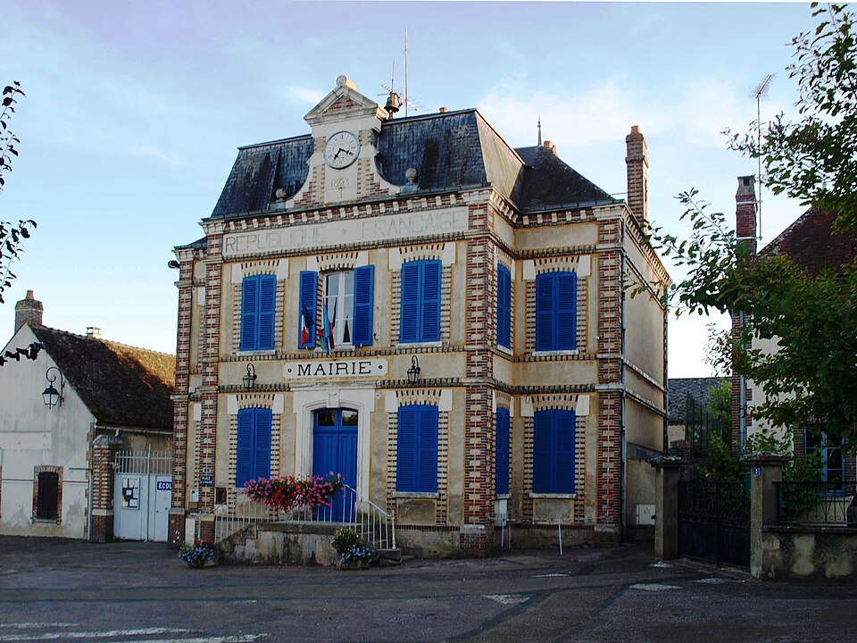 La Celle.St.Cyr — mairie — 01