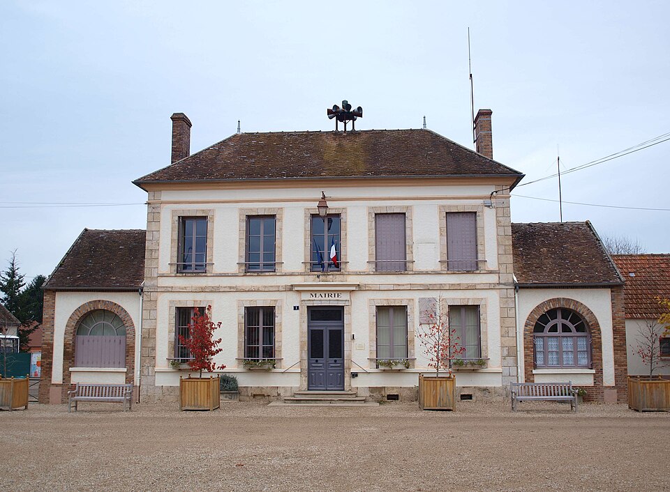 Champigny — Yonne — mairie — 02