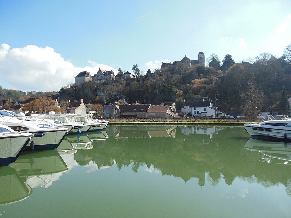 Châtel — Censoir, depuis le port de plaisance