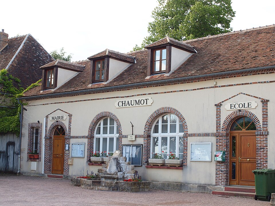 Chaumot — FR — 89 — mairie — 03