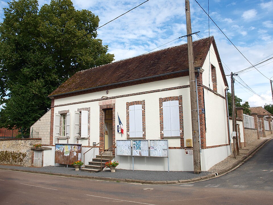 Compigny — FR — 89 — mairie — 02