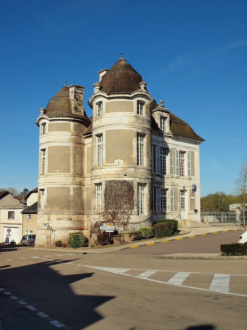 Courson — les — Carrières — FR — 89 — mairie — a2