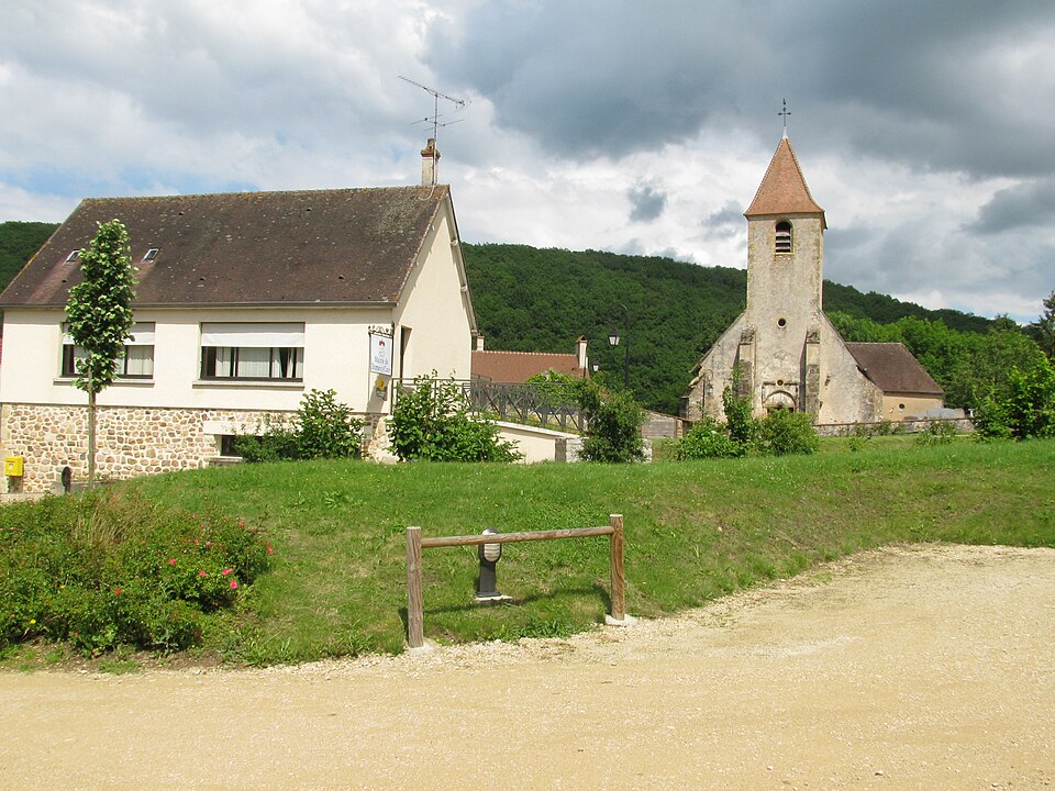 Mairie — eglise Domecy