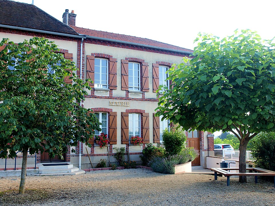 Étigny — FR — 89 — mairie — 25