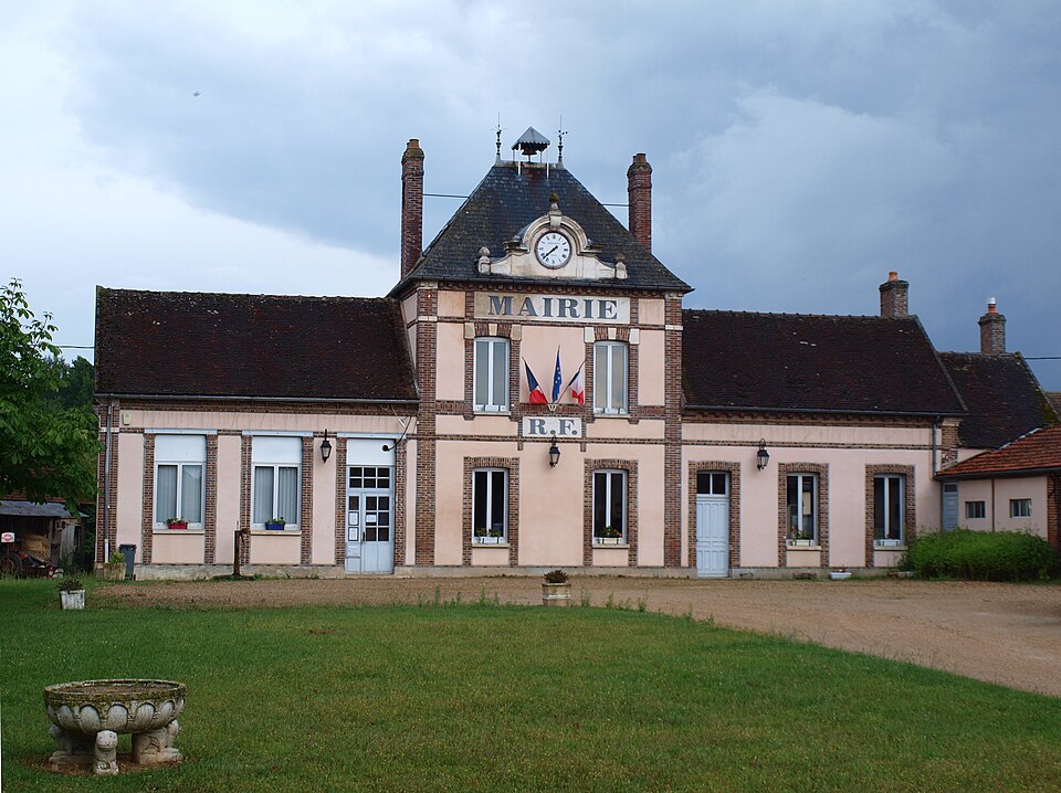 Évry — FR — 89 — mairie — 01