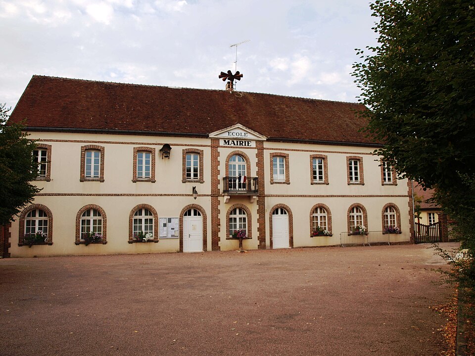 Ferté.Loupière — Mairie — 06