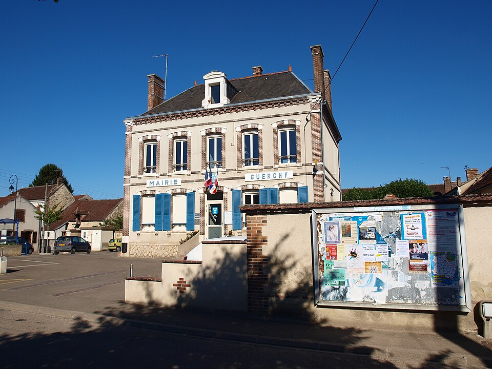 Guerchy — FR — 89 — mairie — 08