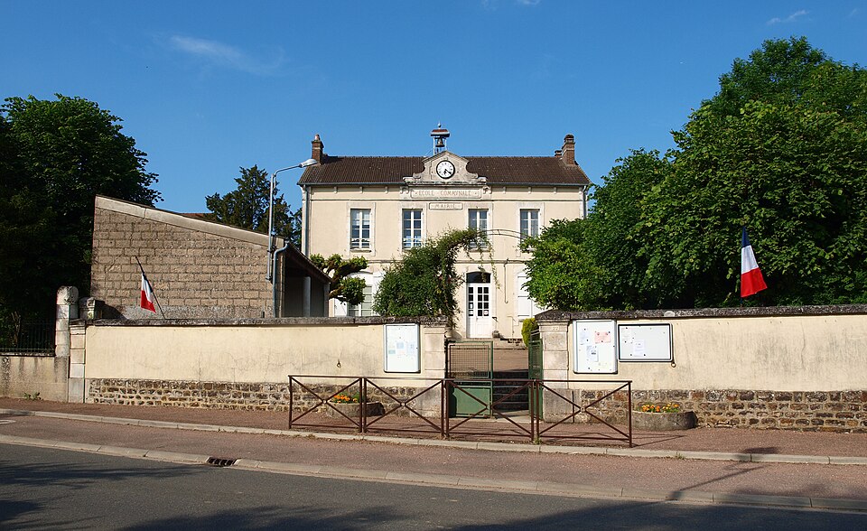 Leugny — 89 — mairie — 03