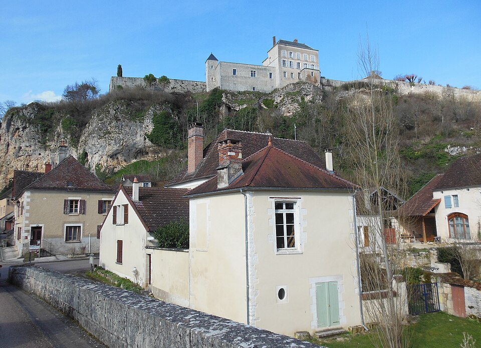 Bourg — Bas de Mailly — le — Château