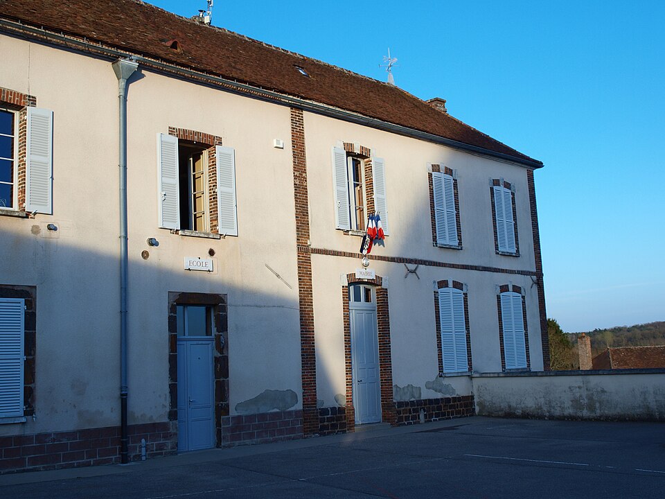 Parly — FR — 89 — mairie — 11
