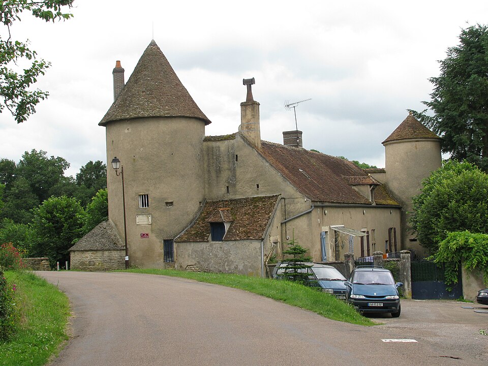 Petit — Castel Pierre — Perthuis