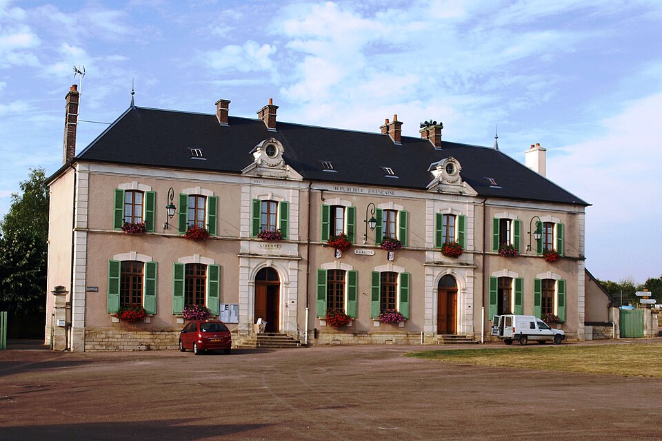Sainpuits(Yonne) — mairie — 02