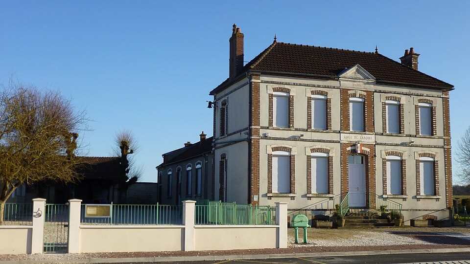 Saint — Loup — d'Ordon — mairie & schoolyard